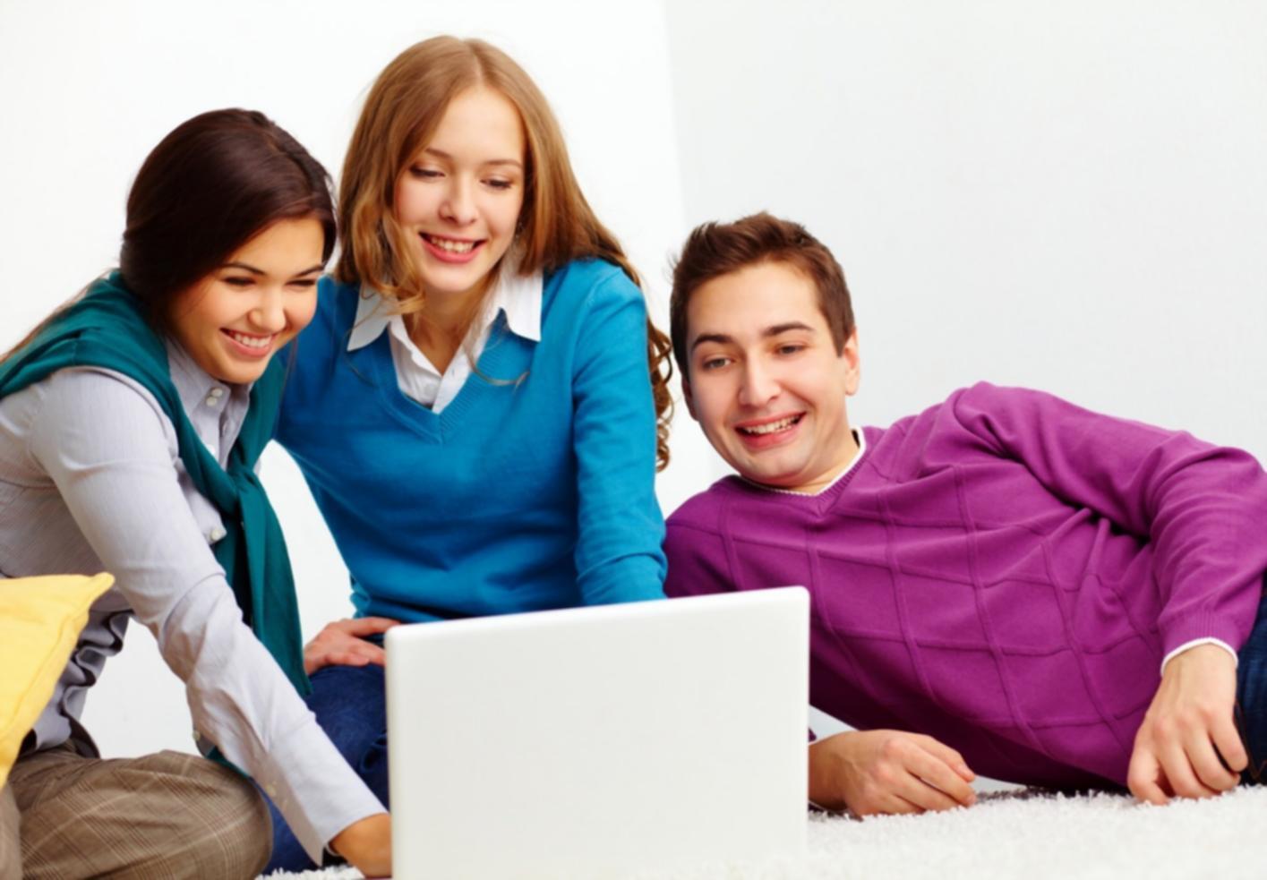 Espace de travail avec documents financiers